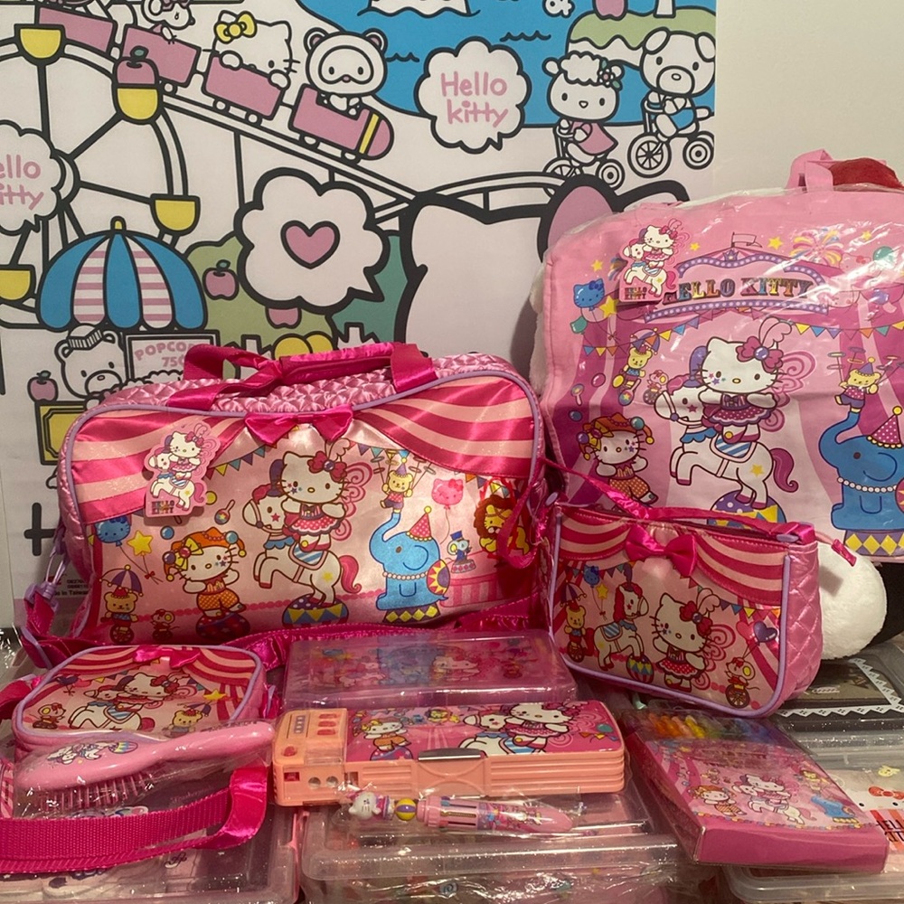 NWT Sanrio Hello Kitty circus duffle purse markers crayons pencil case pen brush